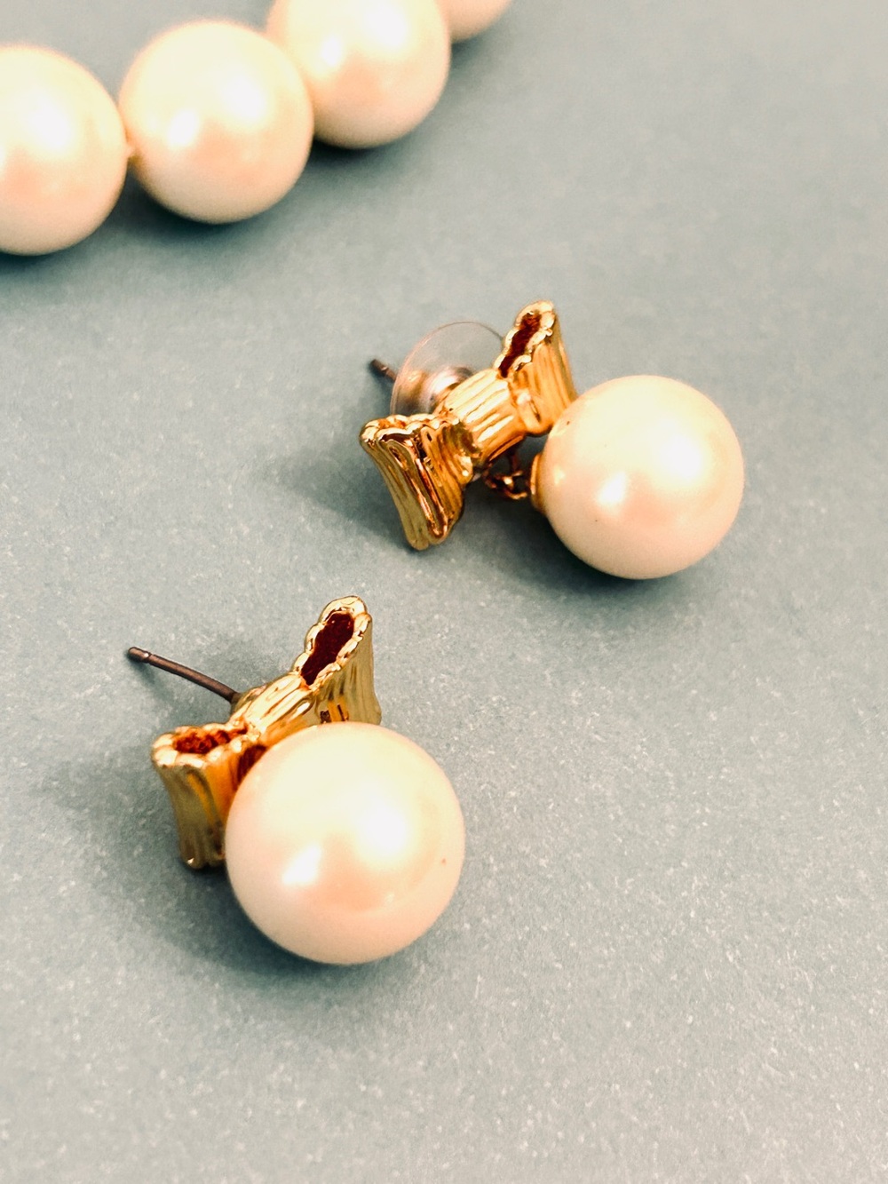 Kate Spade Pearl Bead Bracelet and Earrings Set in Cream and Gold - Picture 3 of 8